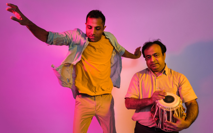 Two_Performing_Lines_680x425